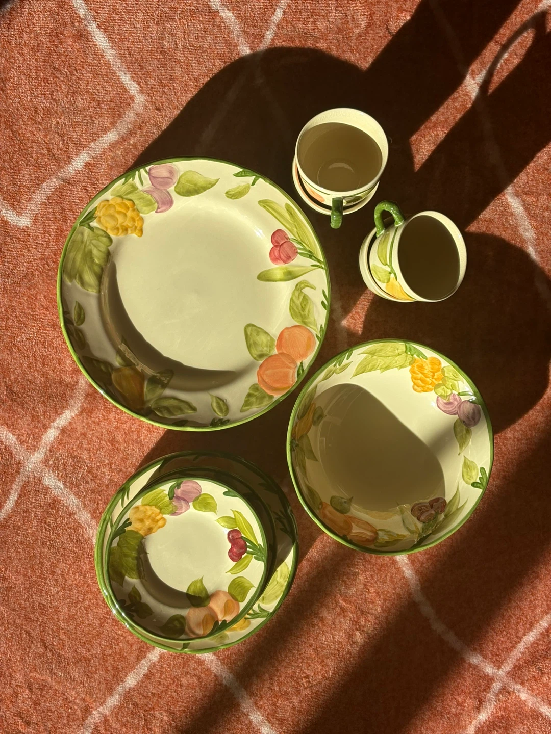 21 Pieces Vintage Floral Dinnerware Set - Plates, Bowls, Mugs - photo 3