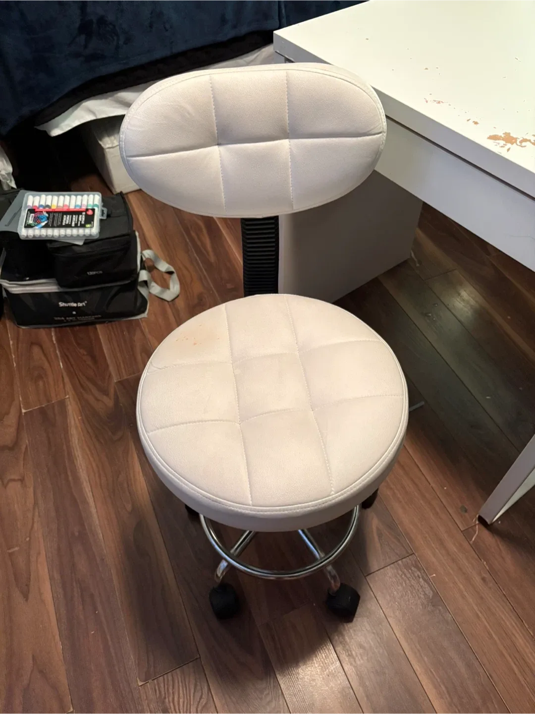 White Desk and Rolling Stool image indicator(3)
