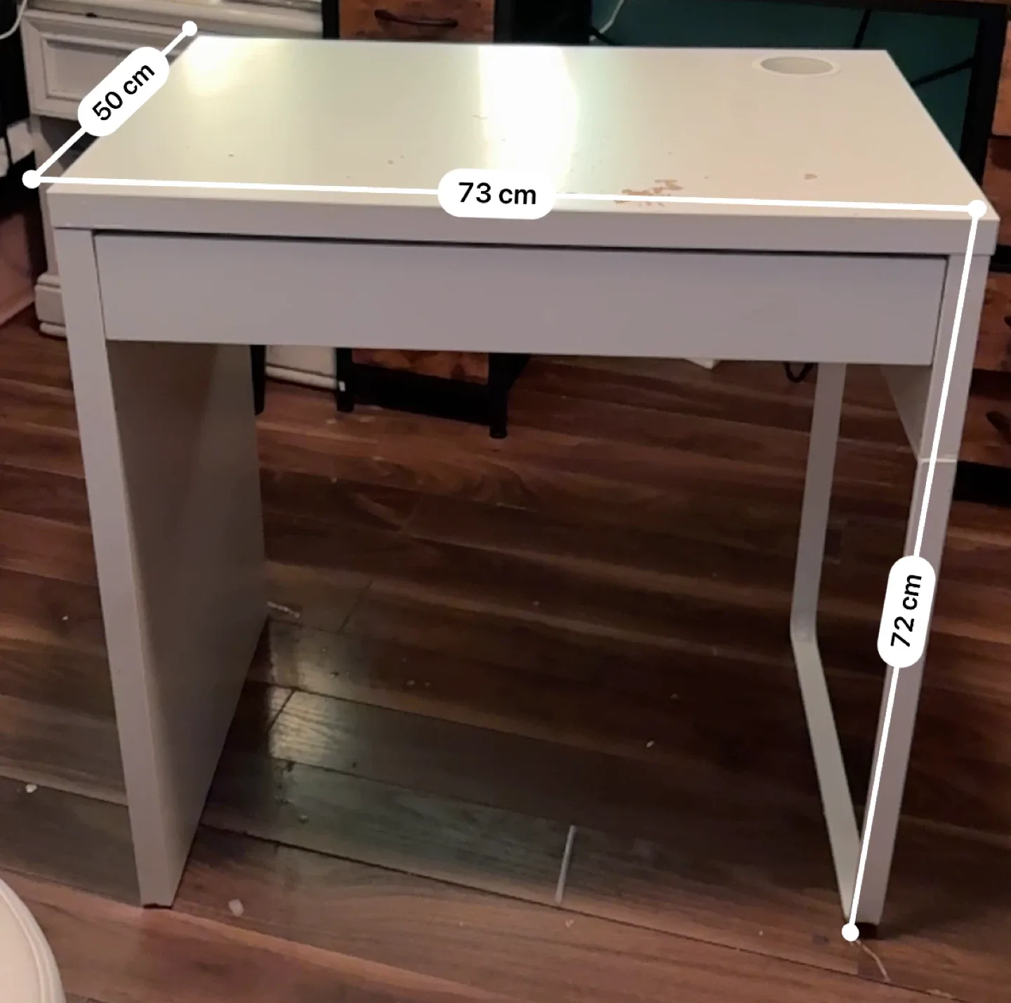 White Desk and Rolling Stool image indicator(4)