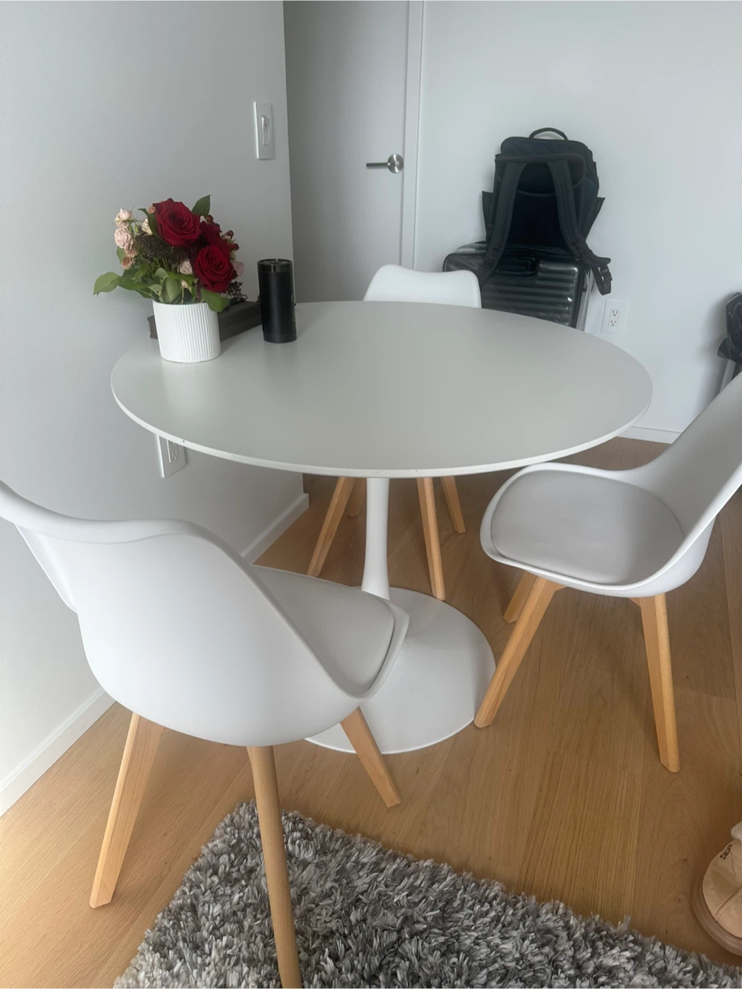 White Round Dining Table with 4 Chairs