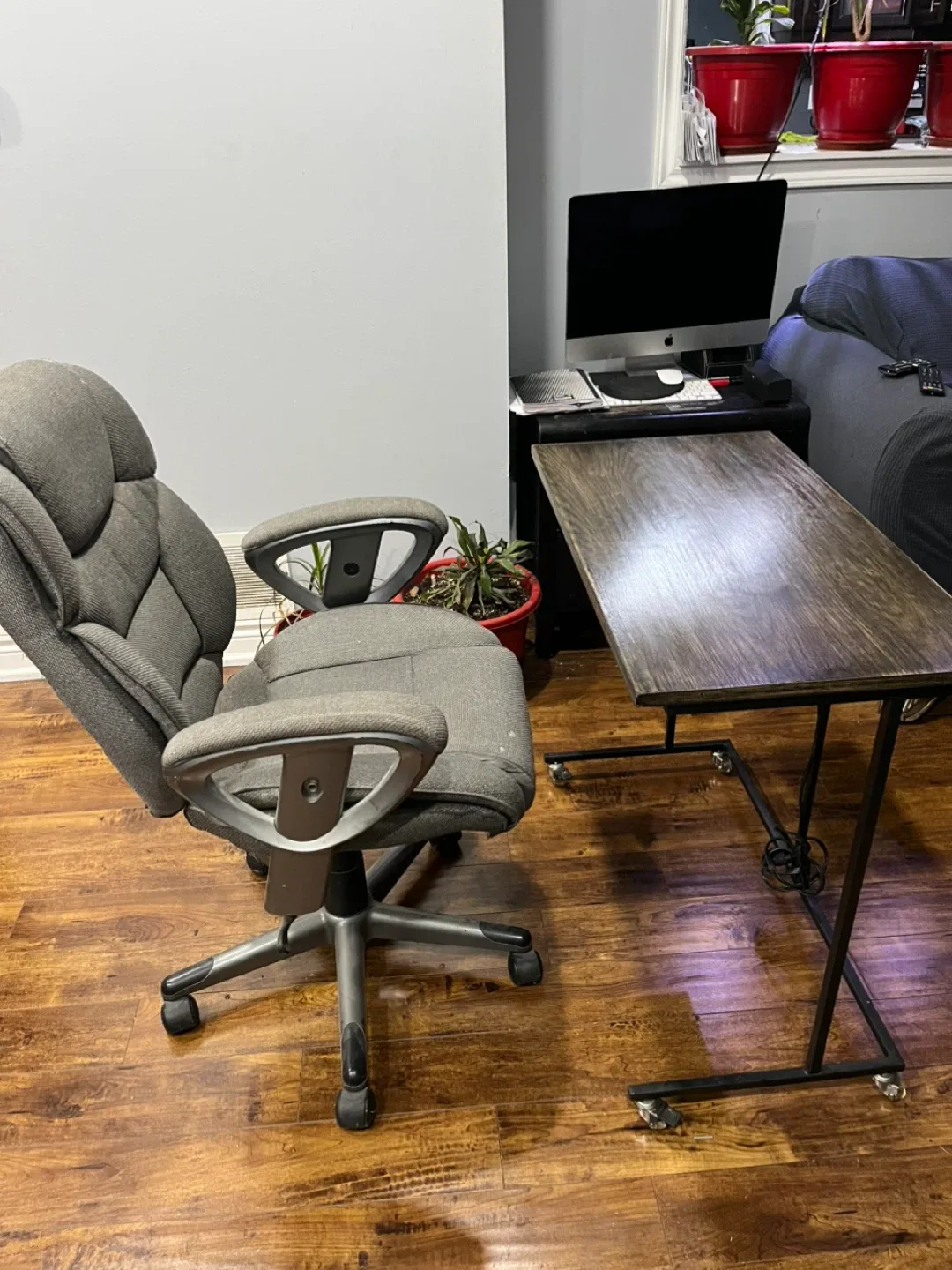 Grey Office Chair & Wood Desk image indicator(2)