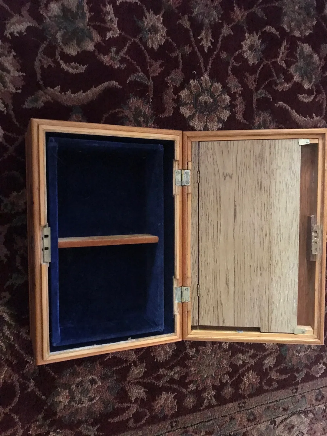 Wooden Box with Maple Leaf Design image indicator(2)