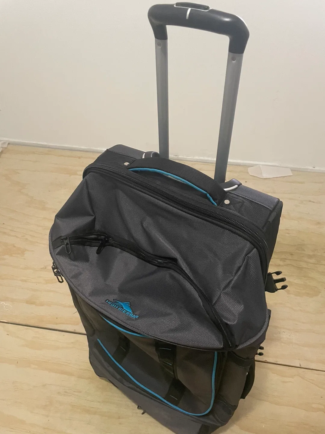 *NEW* High Sierra Rolling Duffel Bag image indicator(3)