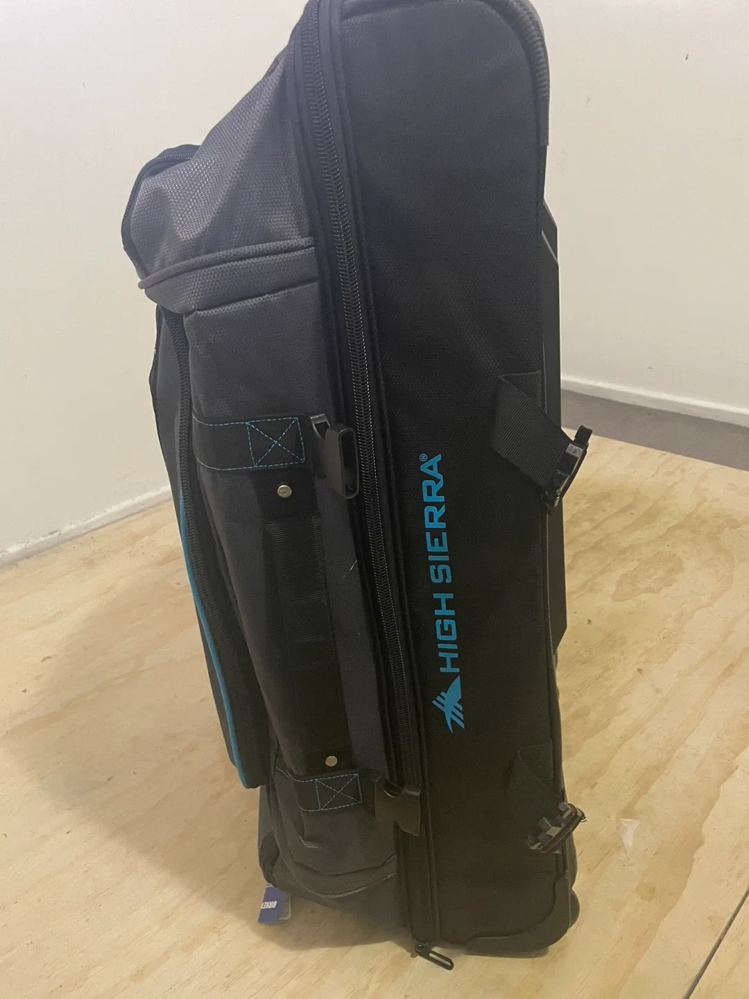 *NEW* High Sierra Rolling Duffel Bag image indicator(2)