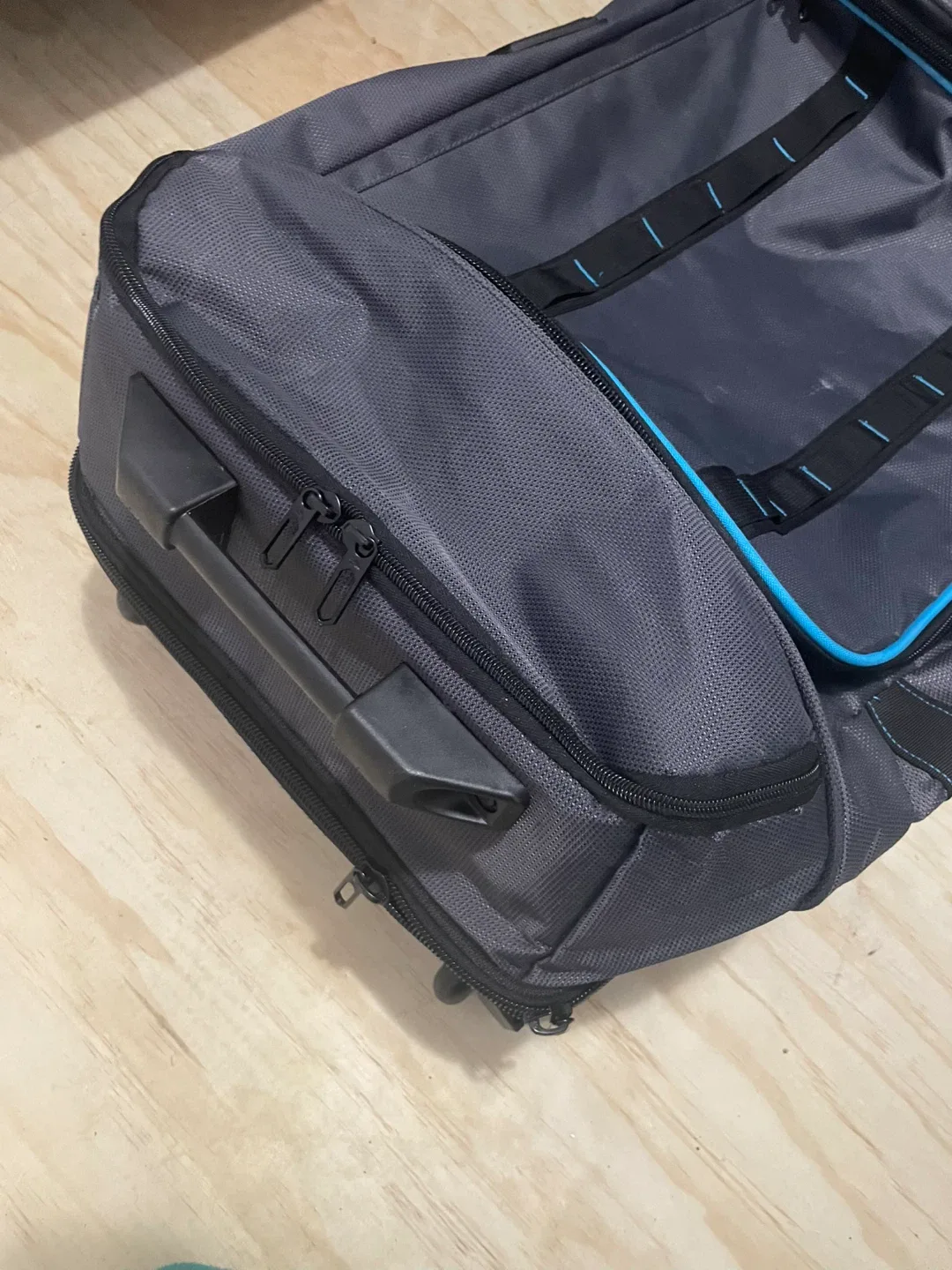 *NEW* High Sierra Rolling Duffel Bag image indicator(6)