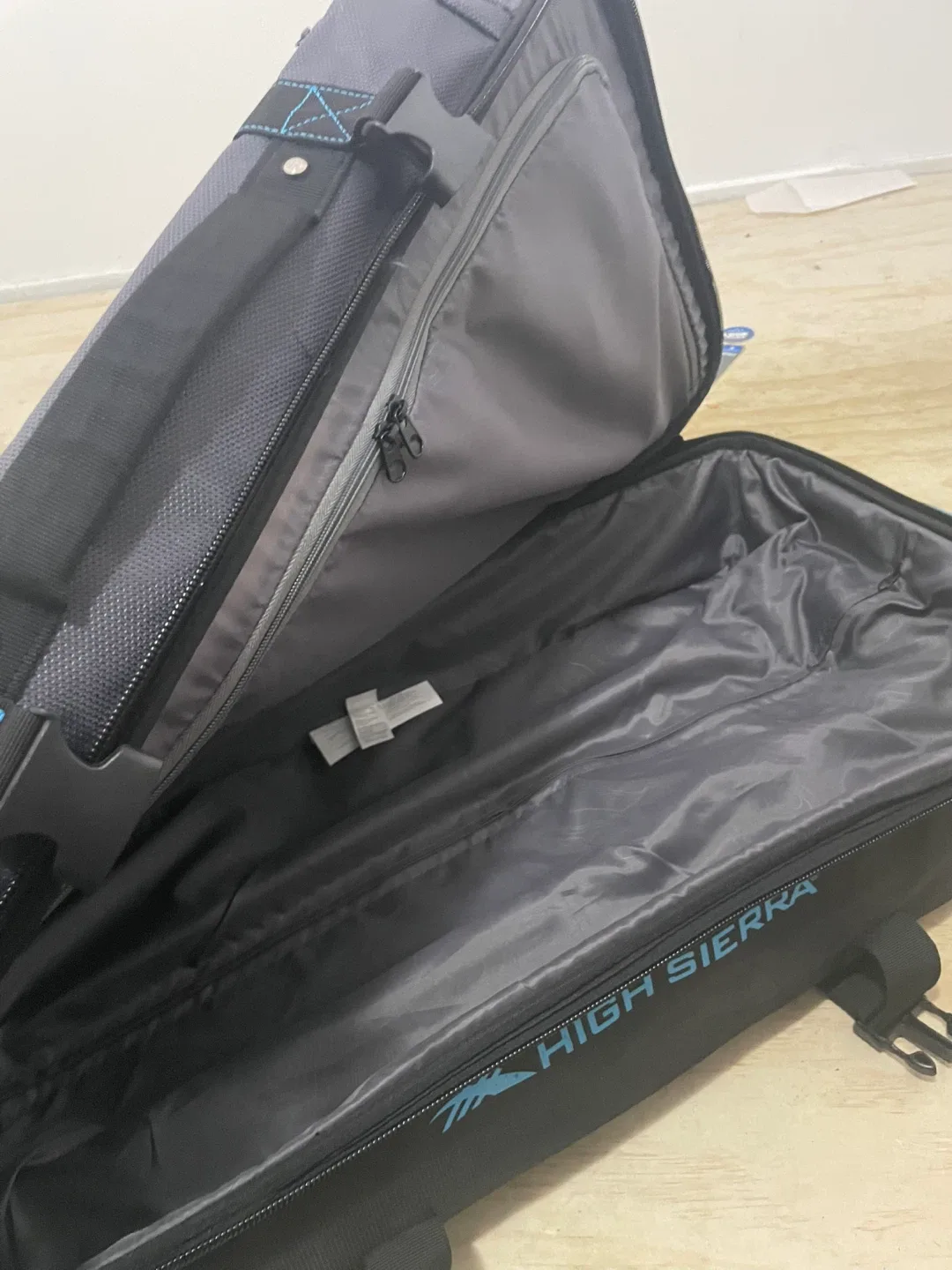 *NEW* High Sierra Rolling Duffel Bag image indicator(7)