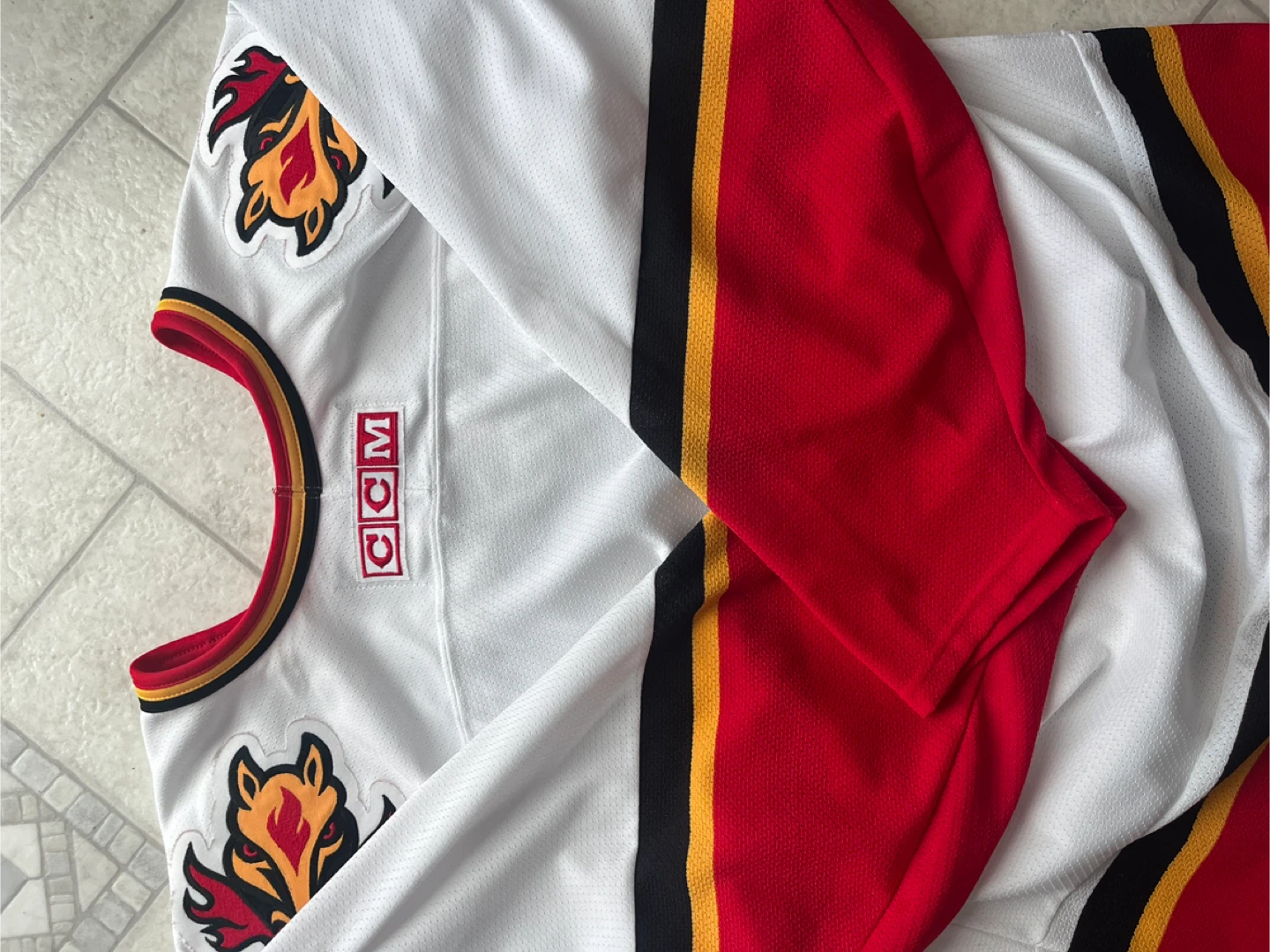 CCM Calgary Flames Hockey Jersey - Size M - photo 3