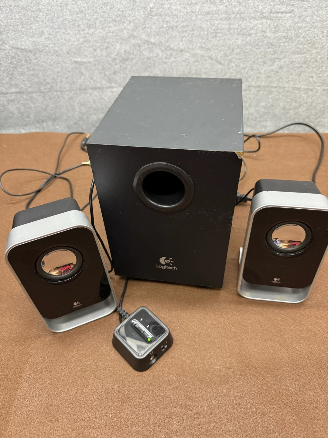 Logitech 2.1 Speakers + Subwoofer - photo 3