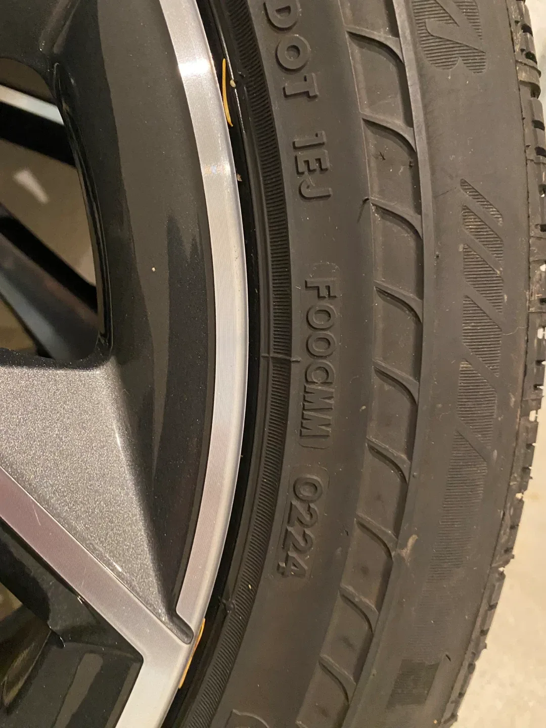 Audi Q5 OEM 19 inch Wheels & Tires (235/55R19) image indicator(8)