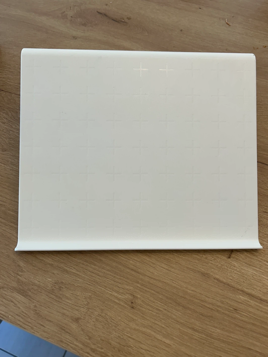 White Plastic Tablet Stand - photo 2