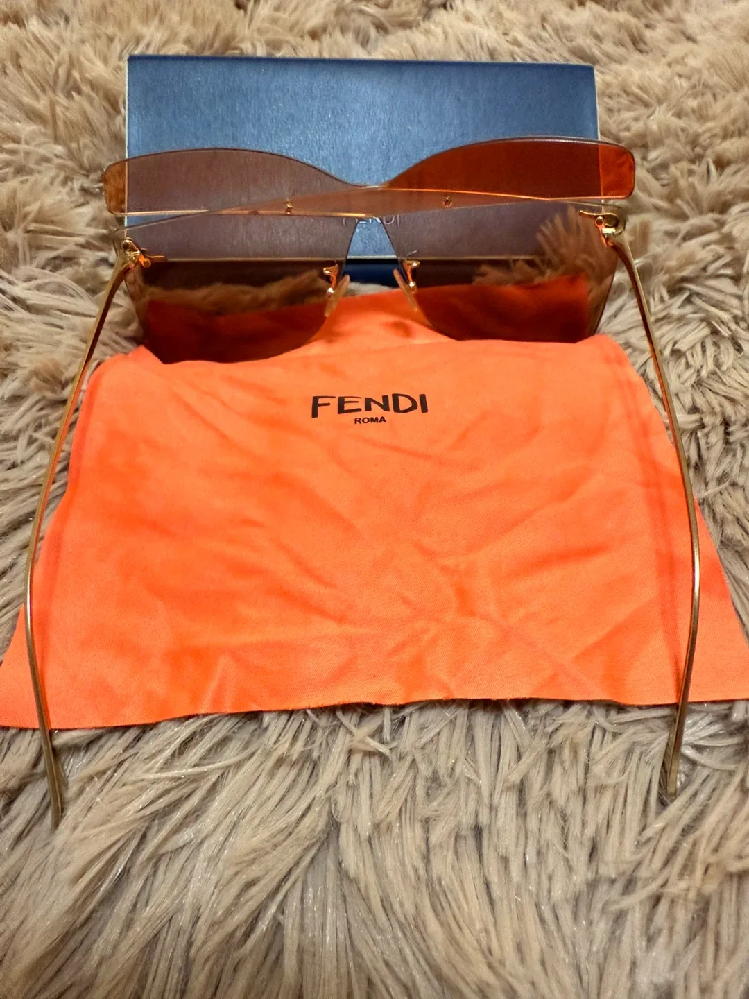 Fendi Sunglasses image indicator(2)