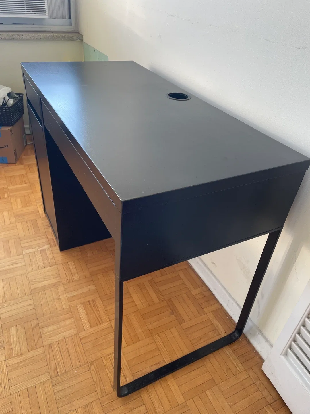IKEA Micke Desk - Black image indicator(3)