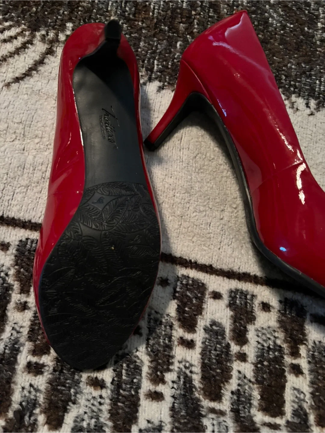 Trotters Red Patent Leather Heels image indicator(2)