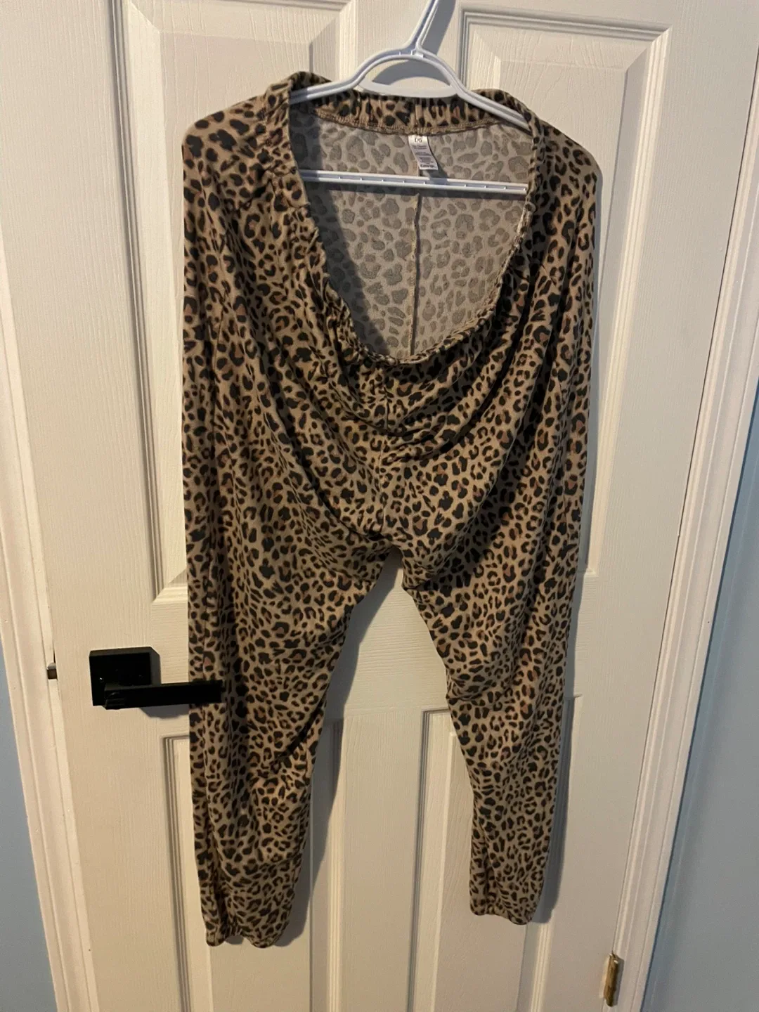 George Leopard Print Lounge Set - Size L/G image indicator(2)