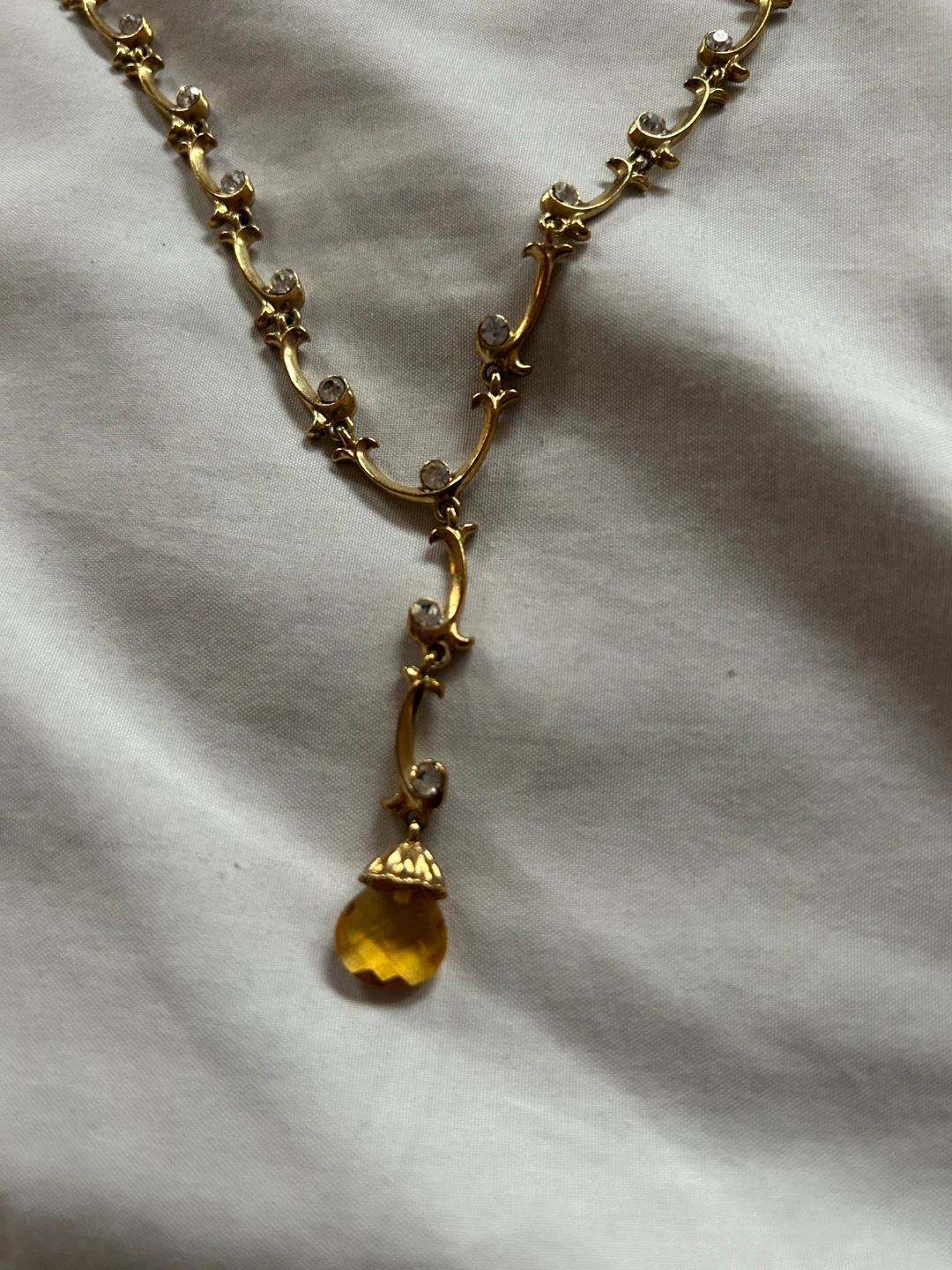 Vintage Gold Tone Necklace with Artificial Gemstone