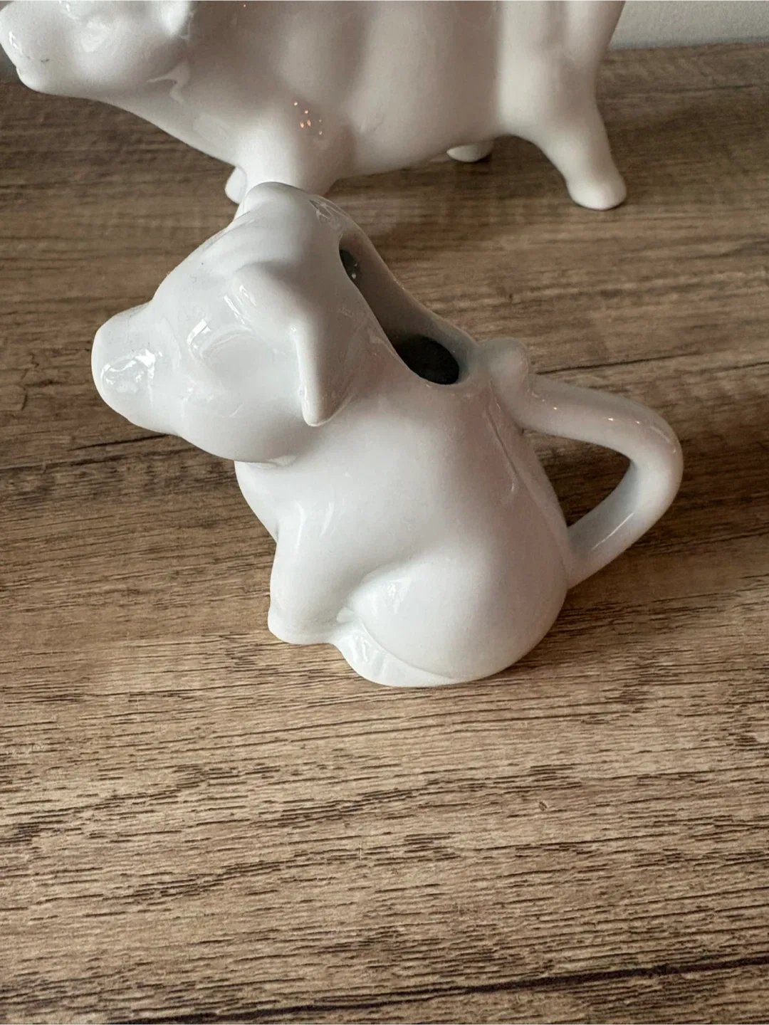 Cow Milk and Cream dispensers image indicator(3)