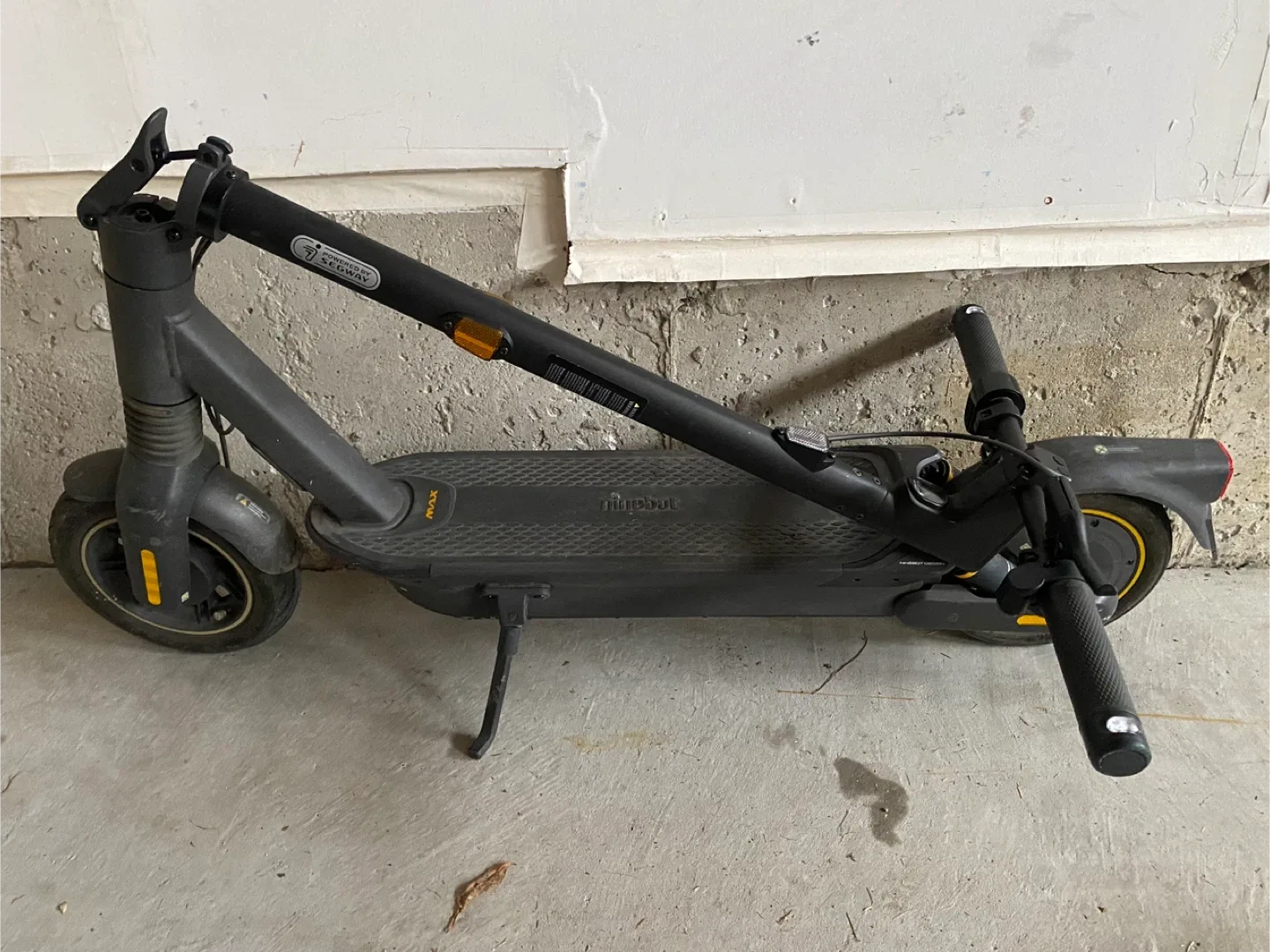 Ninebot MAX g2 Electric Scooter image indicator(2)