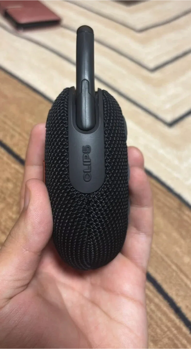 JBL Clip 5 Portable Bluetooth Speaker - Black image indicator(3)