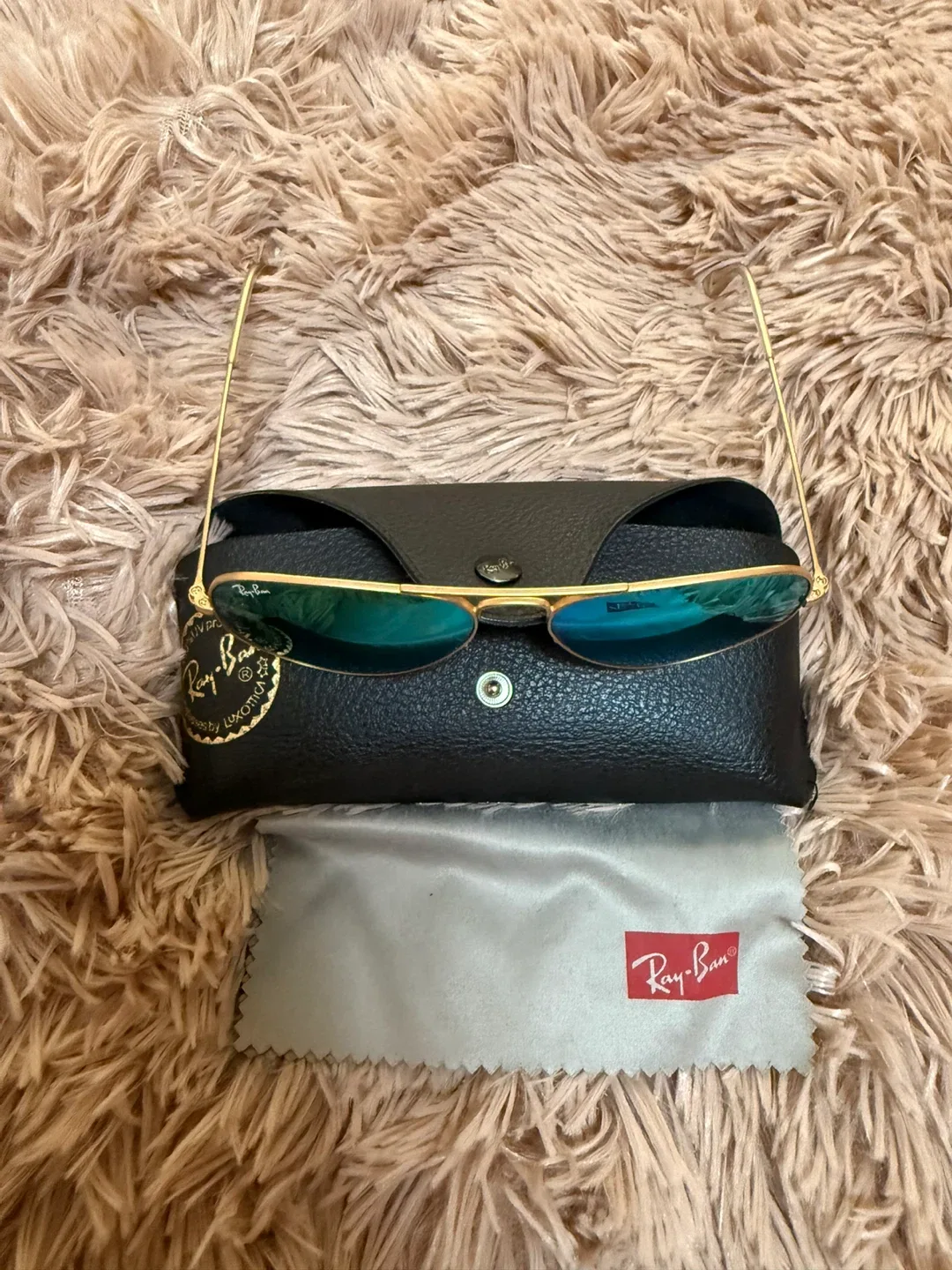 Ray-Ban Aviator Sunglasses image indicator(2)