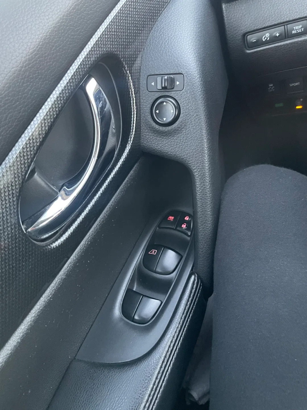 Nissan Rogue SL AWD 2016 - Great Condition! image indicator(8)