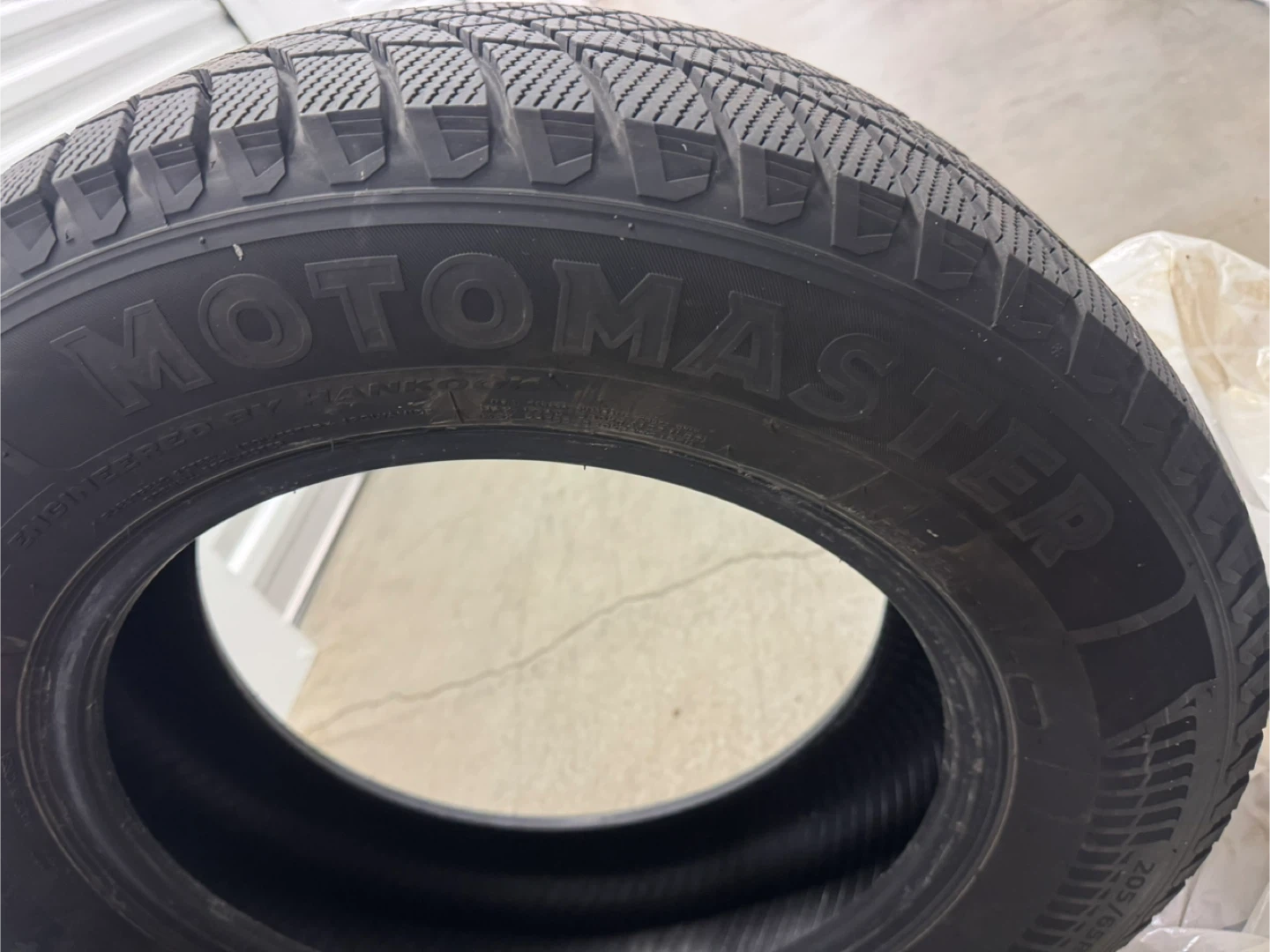 Motomaster Winter Tire 205/65R16 - photo 2