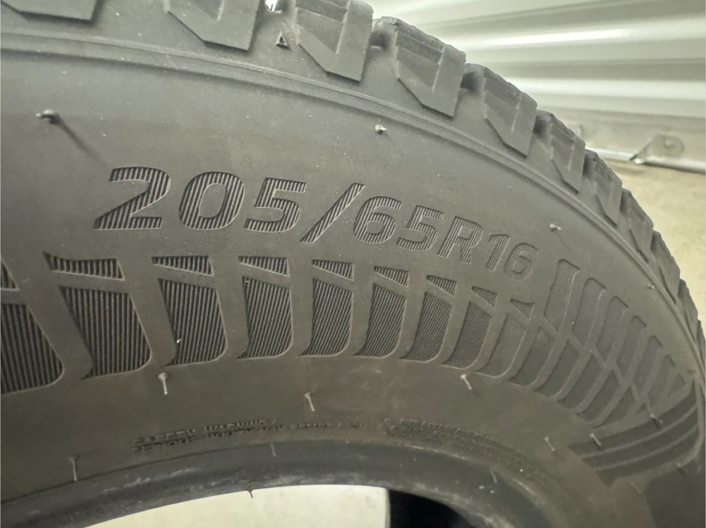Motomaster Winter Tire 205/65R16