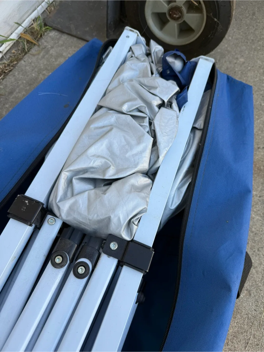 Ventura 9’x9’ light weight popup gazebo image indicator(9)