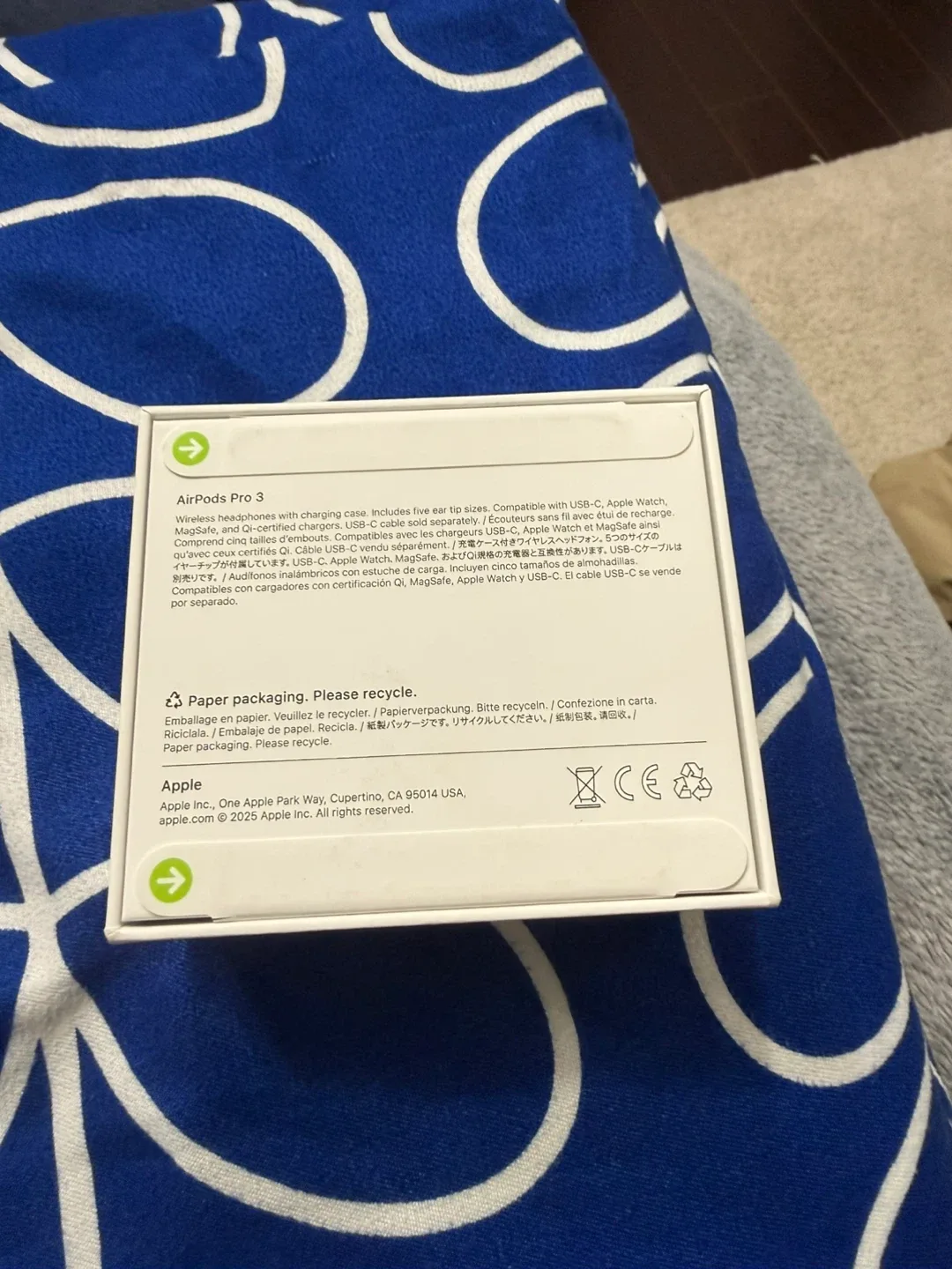 New Apple AirPods Pro 3 with Charging Case image indicator(2)