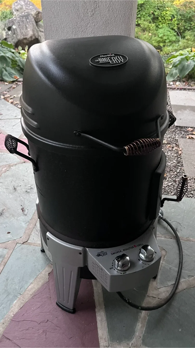 Char-Broil The Big Easy Smoker Roaster & Grill image indicator(2)