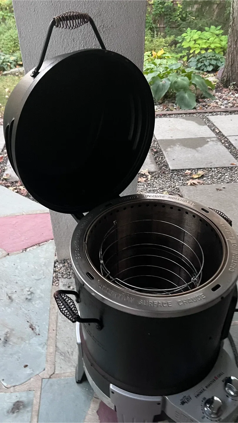 Char-Broil The Big Easy Smoker Roaster & Grill image indicator(4)