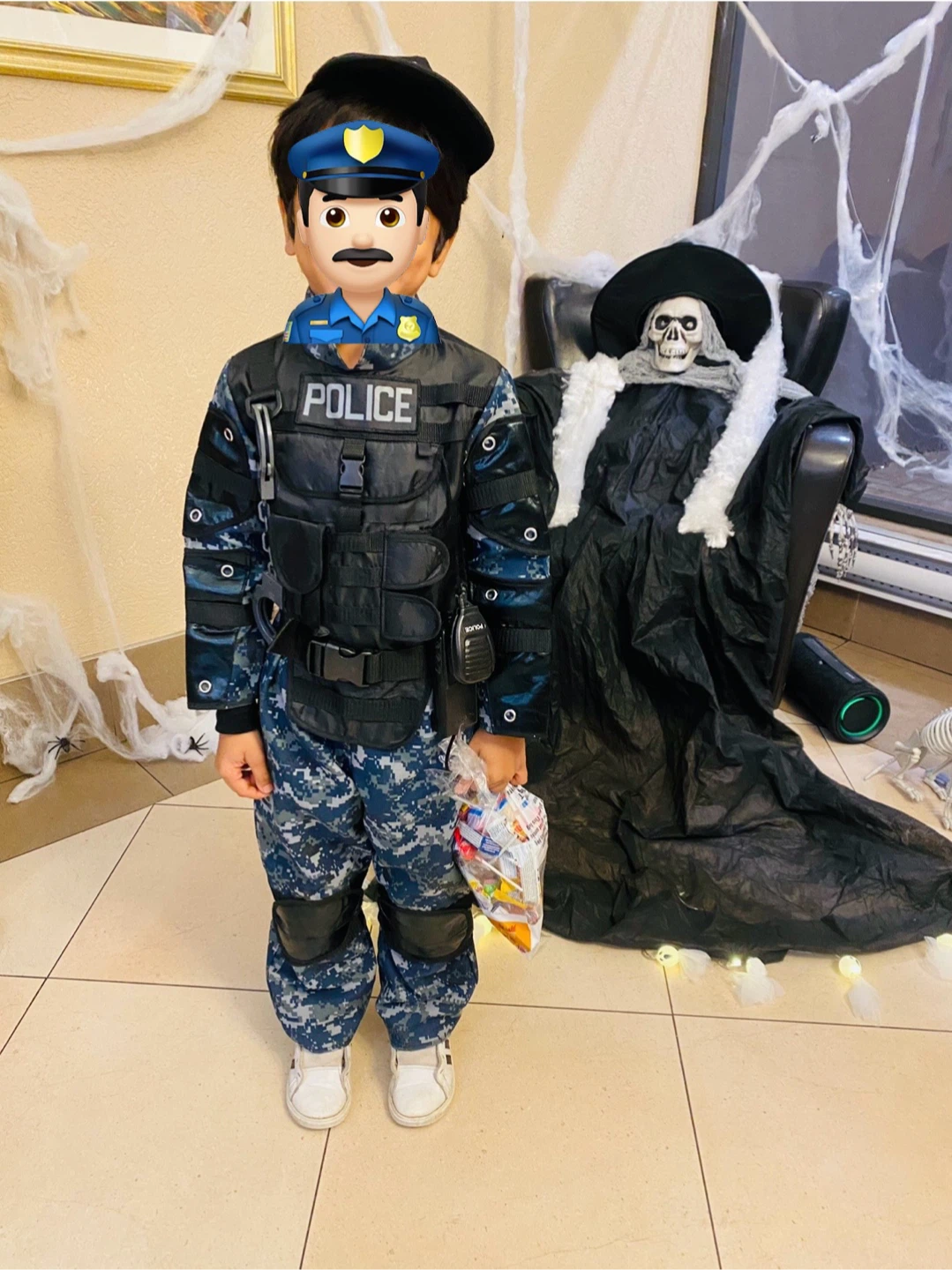 Police officer Costume (Size 5-6) - like new