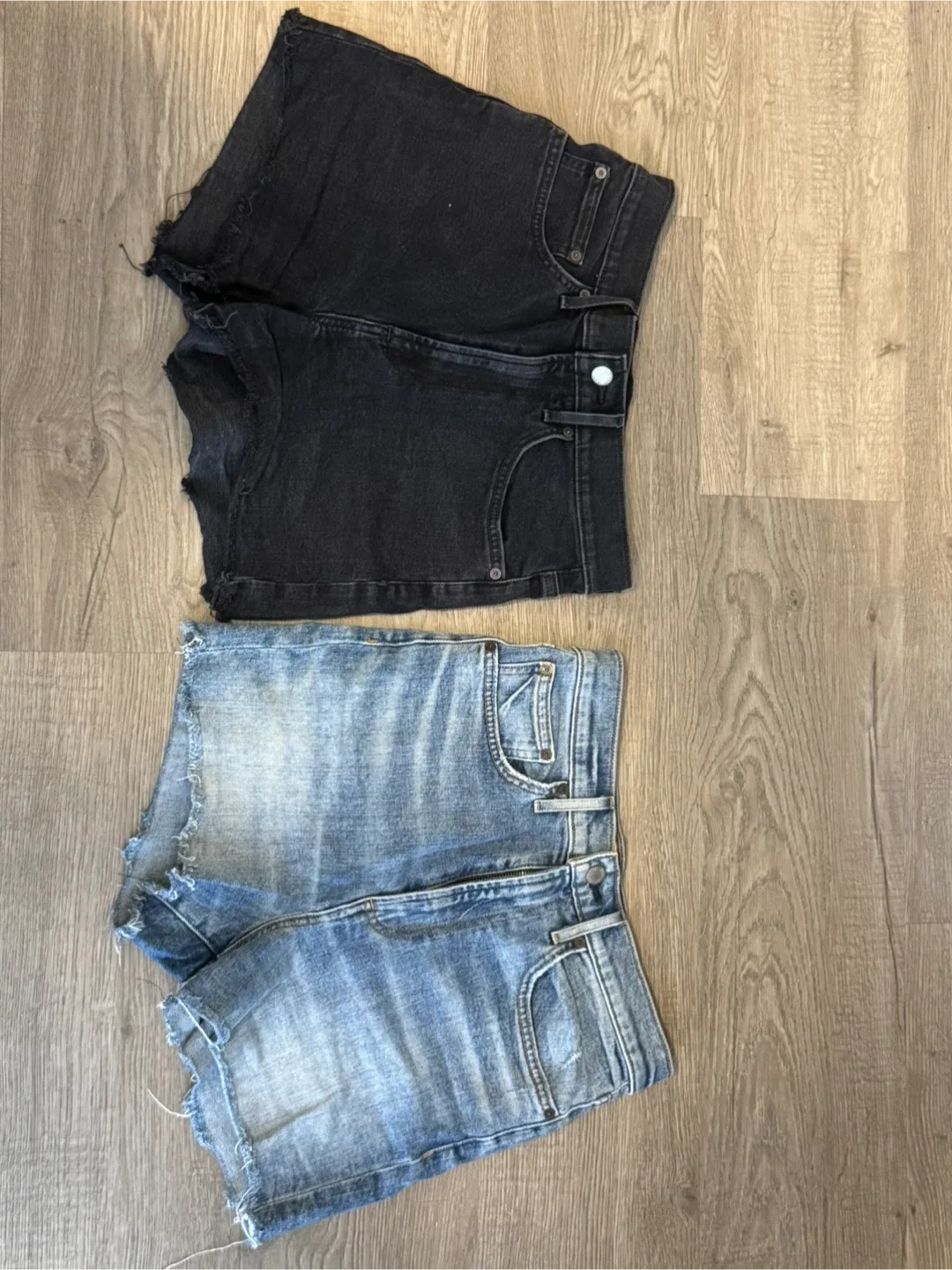 Aritzia Denim Forum - The Arlo Short, Size 28