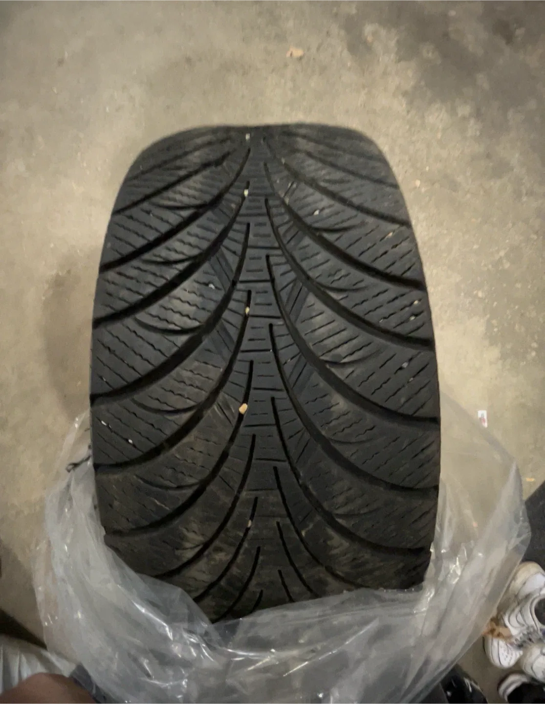 Goodyear winter tires - 215/55R16 image indicator(2)