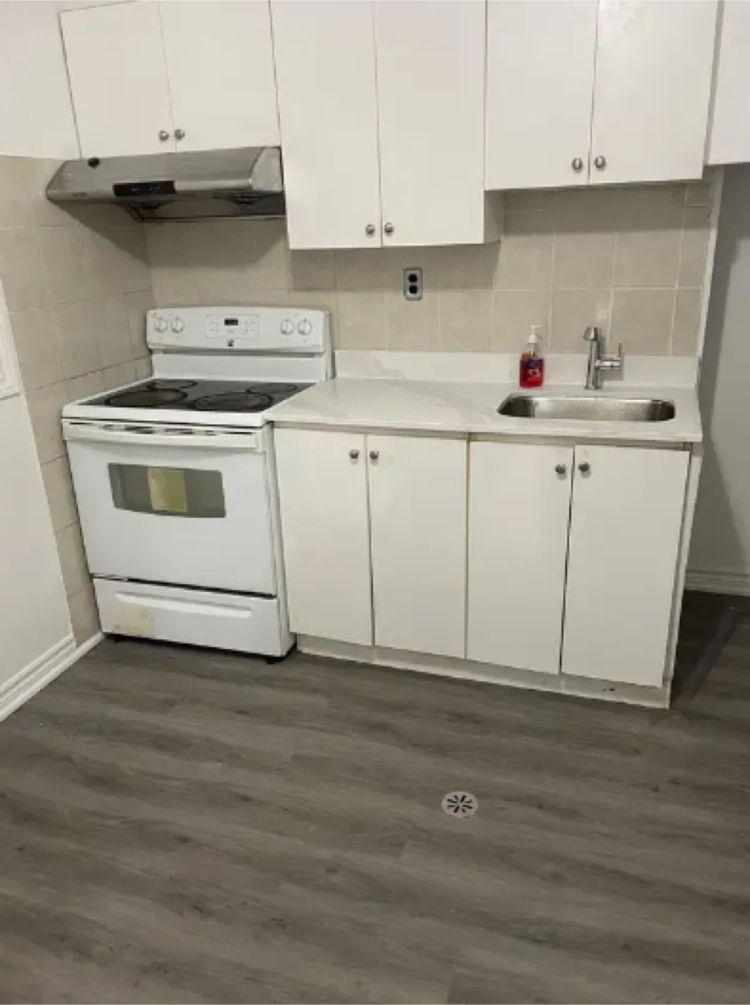 Furnished Large room in sharing with one girl near Scarborouh - photo 2