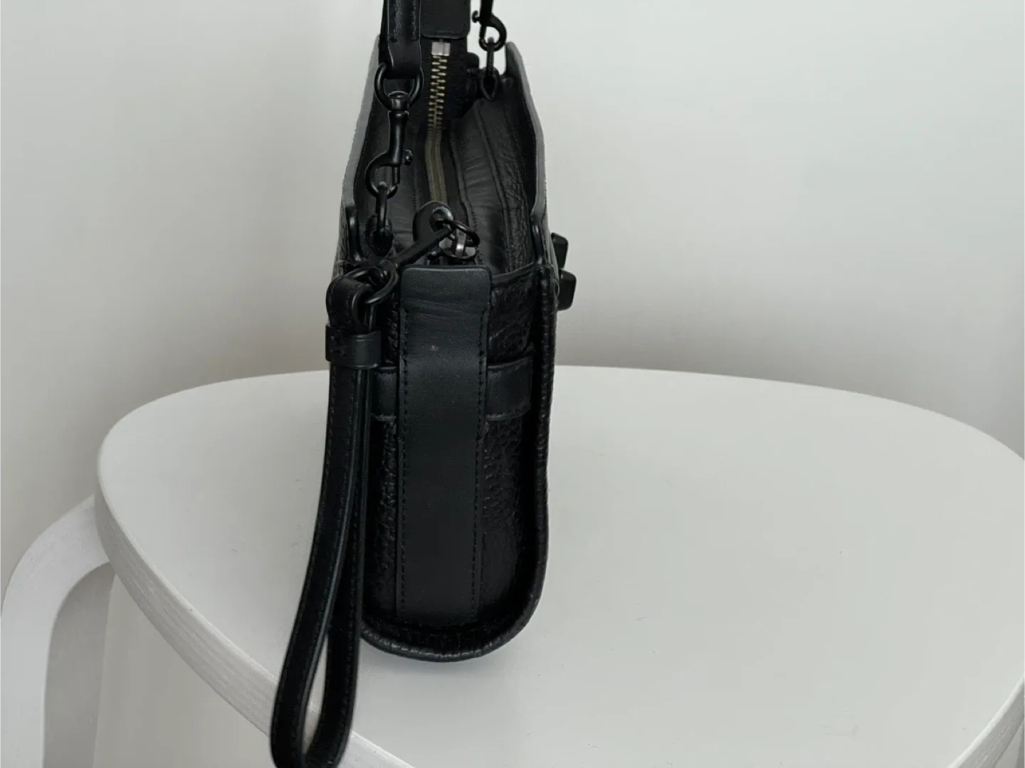 Swagger Carryall 27 + Smol Wristlet $141  O.B.O. image indicator(4)