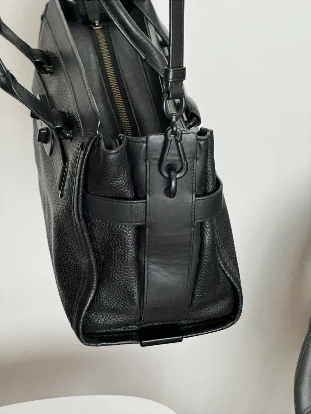 Swagger Carryall 27 + Smol Wristlet $141  O.B.O. image indicator(6)