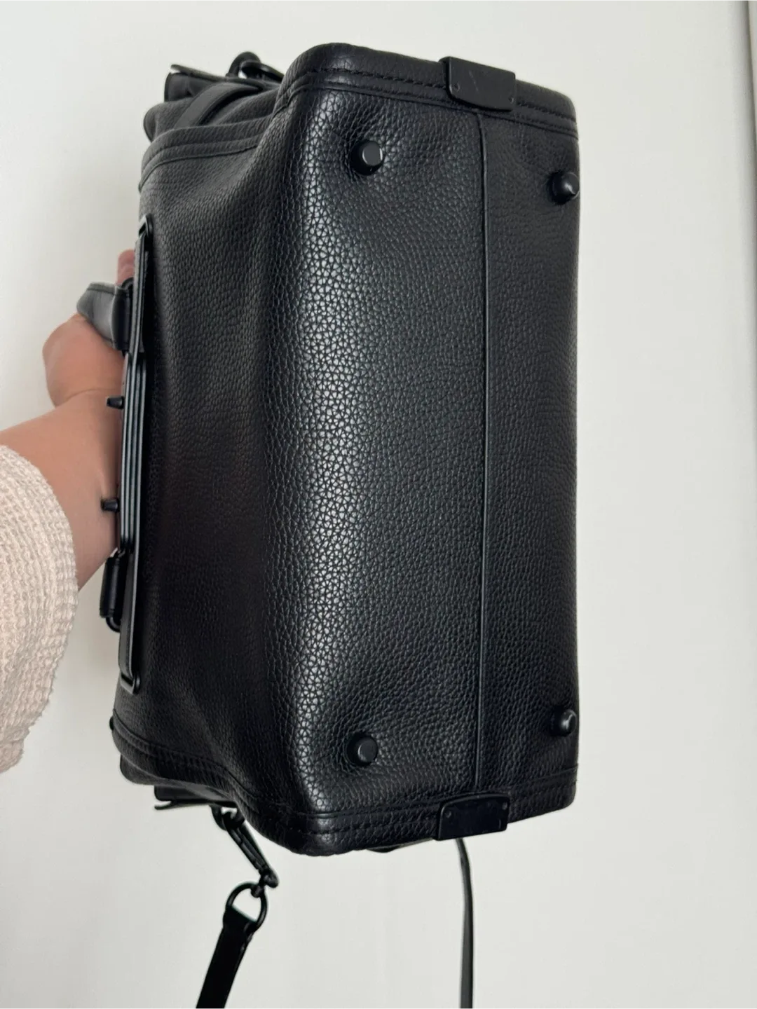 Swagger Carryall 27 + Smol Wristlet $141  O.B.O. image indicator(7)