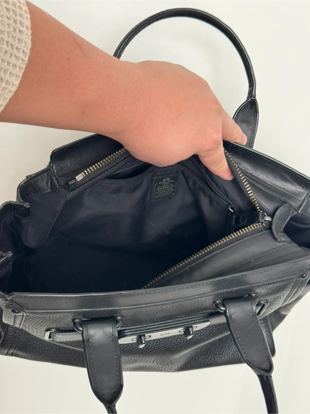 Swagger Carryall 27 + Smol Wristlet $141  O.B.O. image indicator(9)