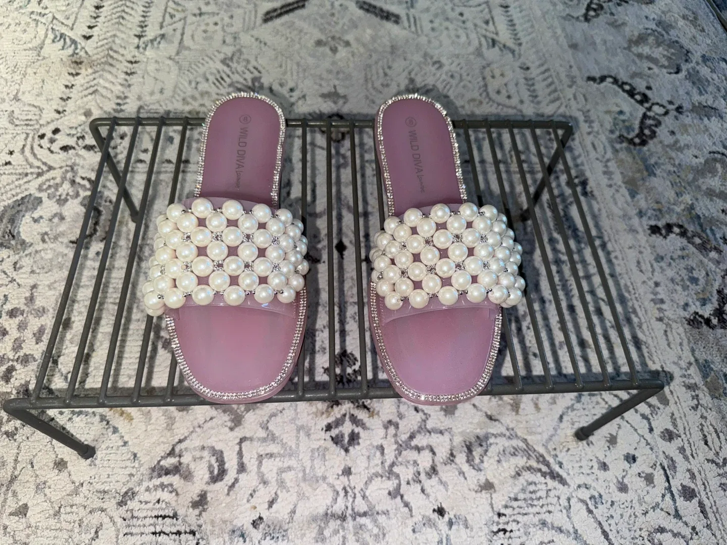 Wild Diva Pearl Slides - Size 7