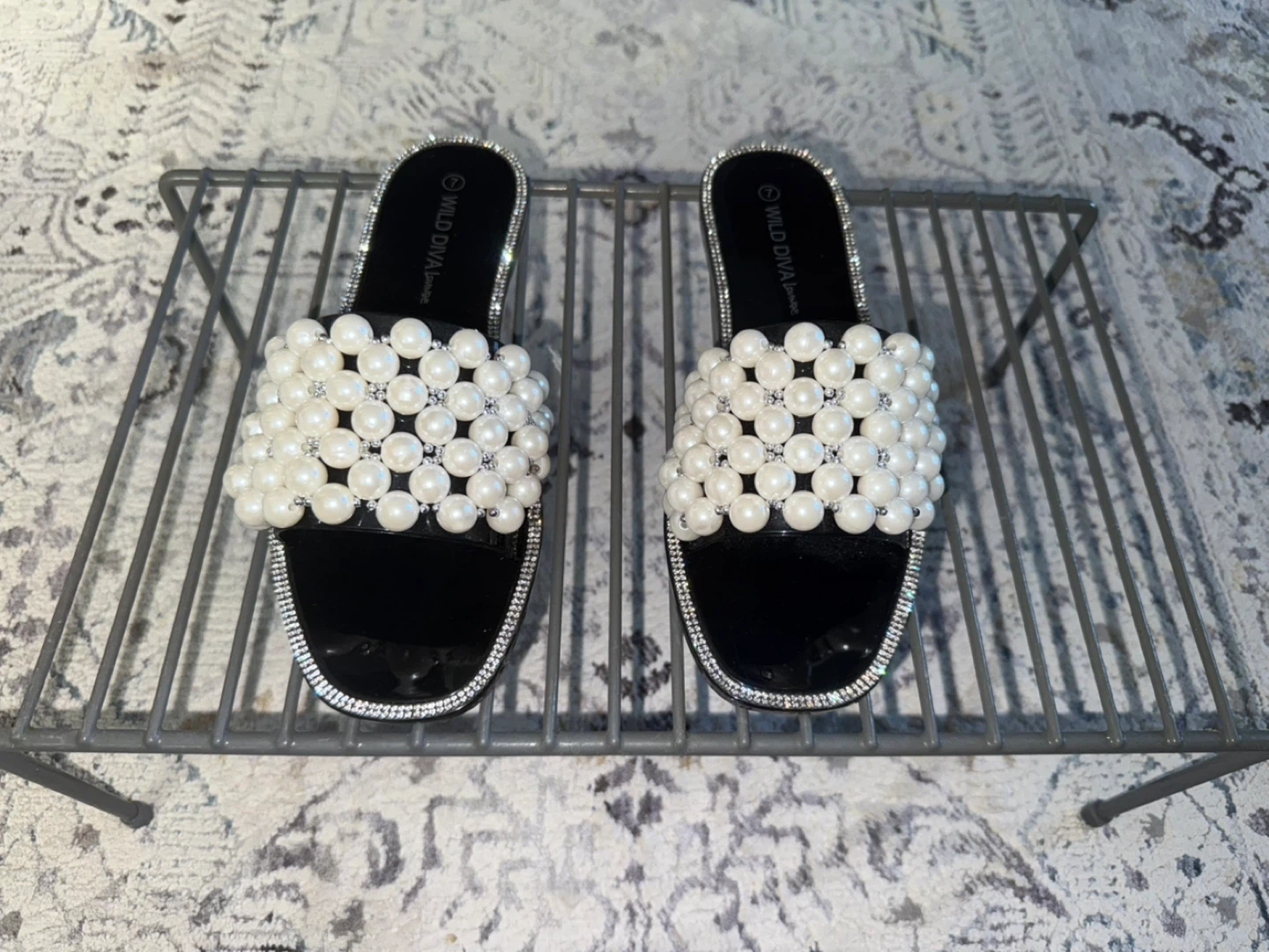 Wild Diva Lounge Pearl Slides - Size 7