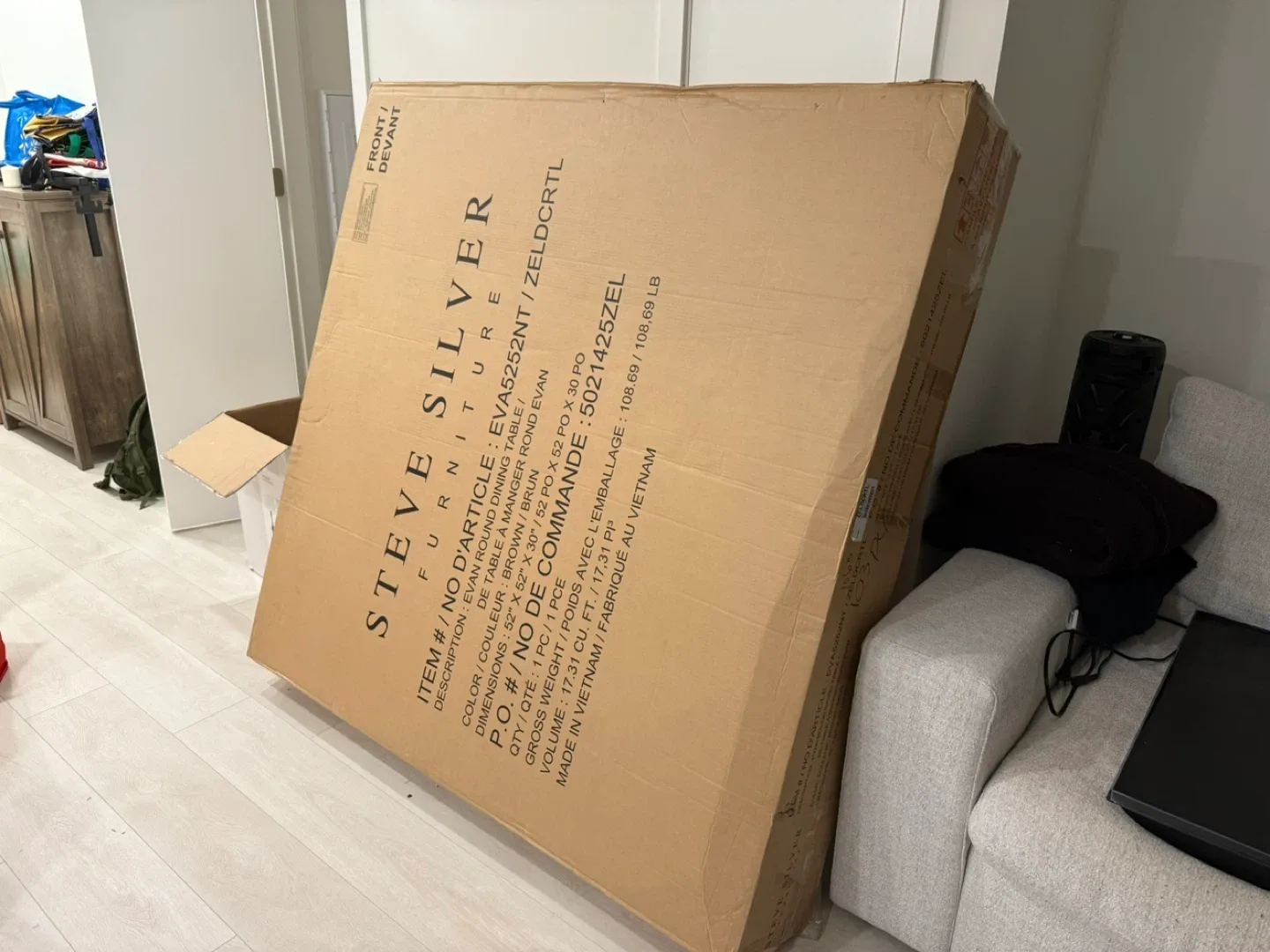 Brand new round dining table image indicator(4)