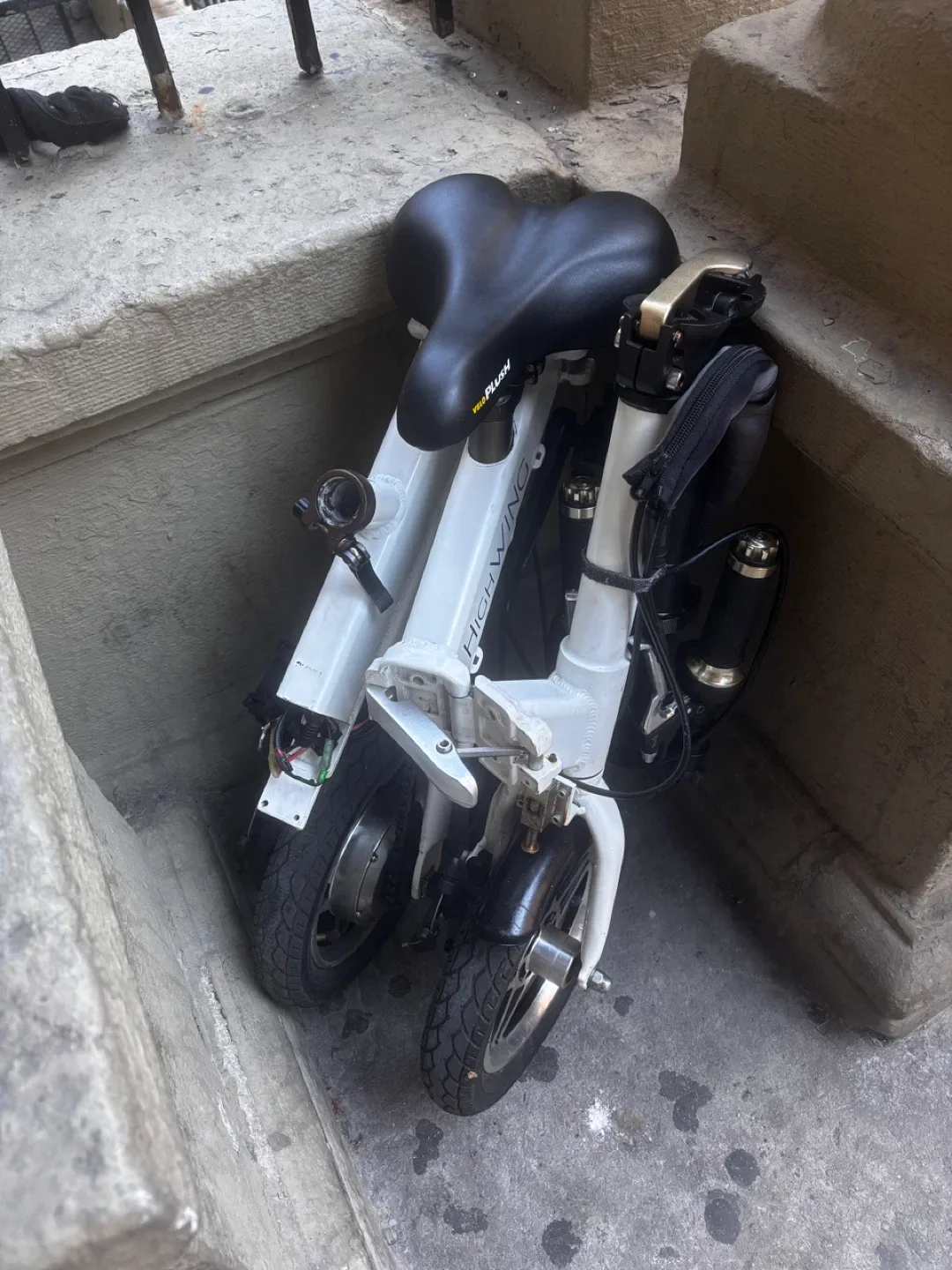 SMALL Folding Bike (ebike, no battery)- Clean, Oiled image indicator(4)