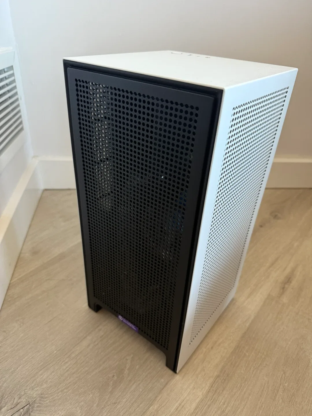 NZXT H1 V1 PC Case - Black/White image indicator(2)