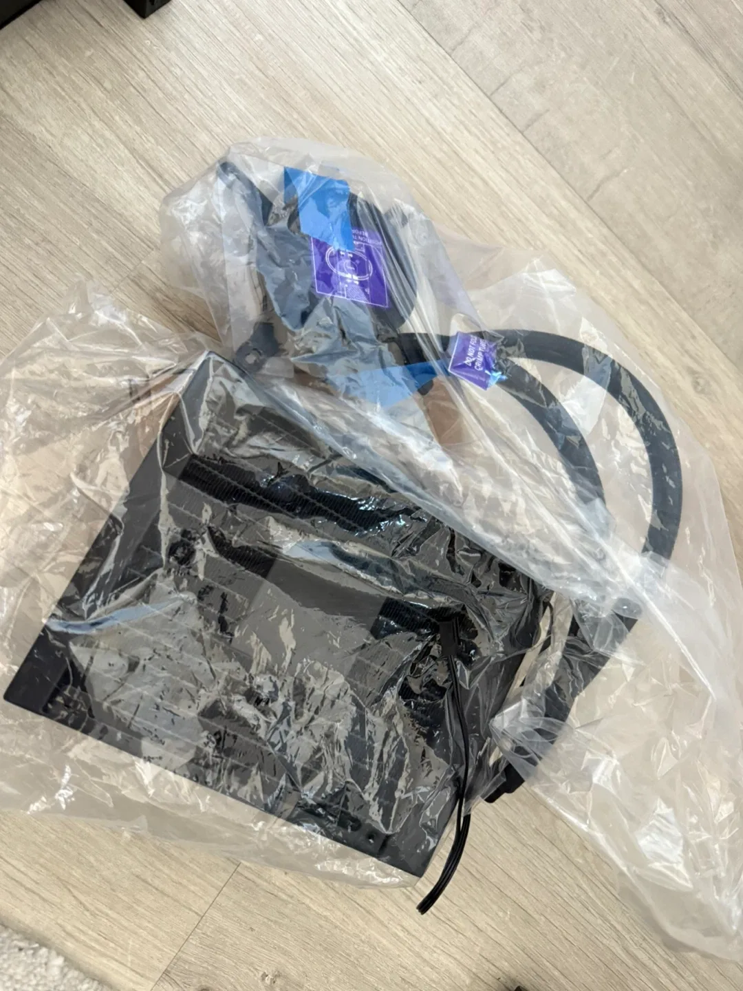 NZXT H1 V1 PC Case - Black/White image indicator(5)