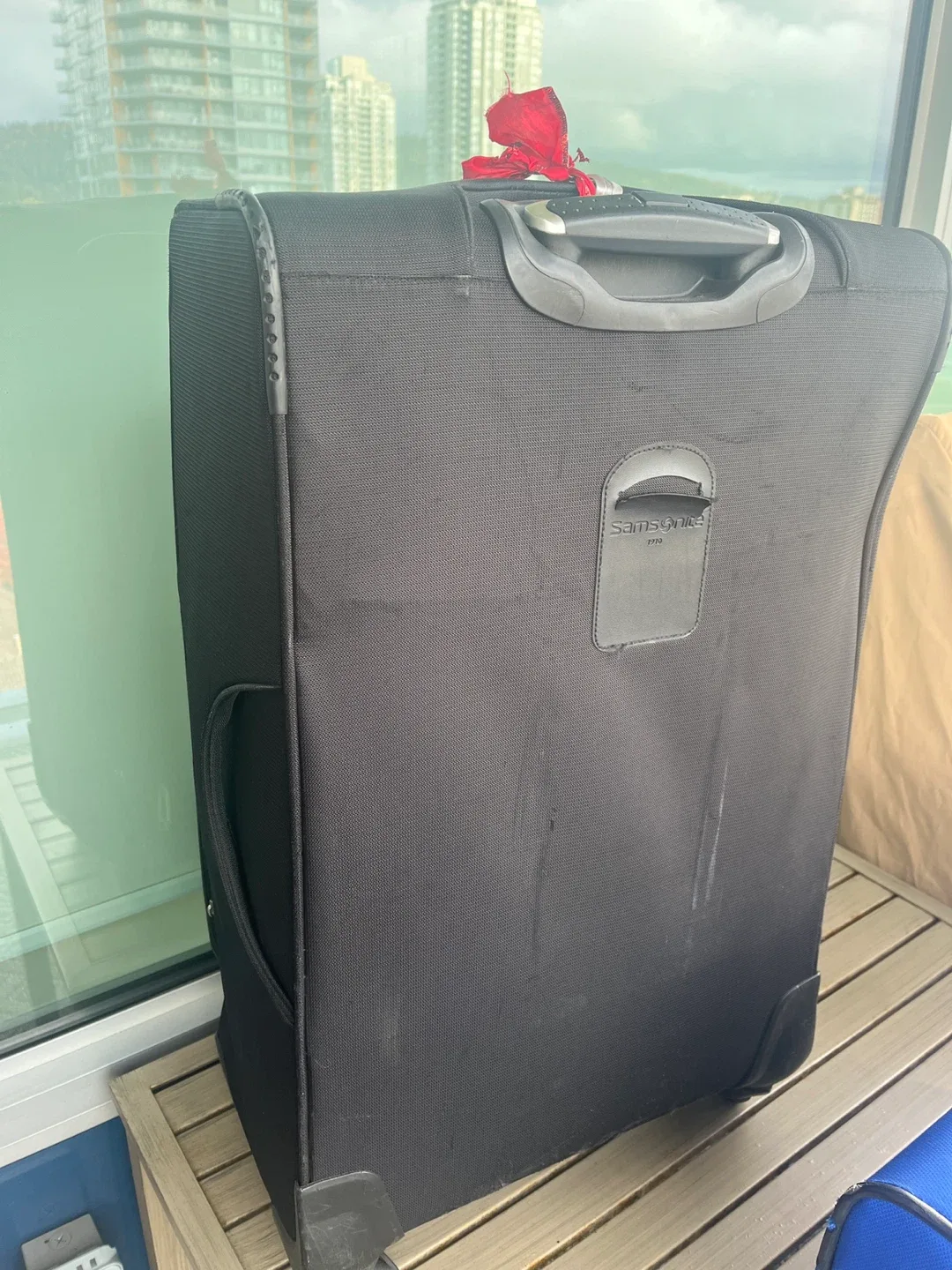 Samsonite Large Black Suitcase image indicator(2)