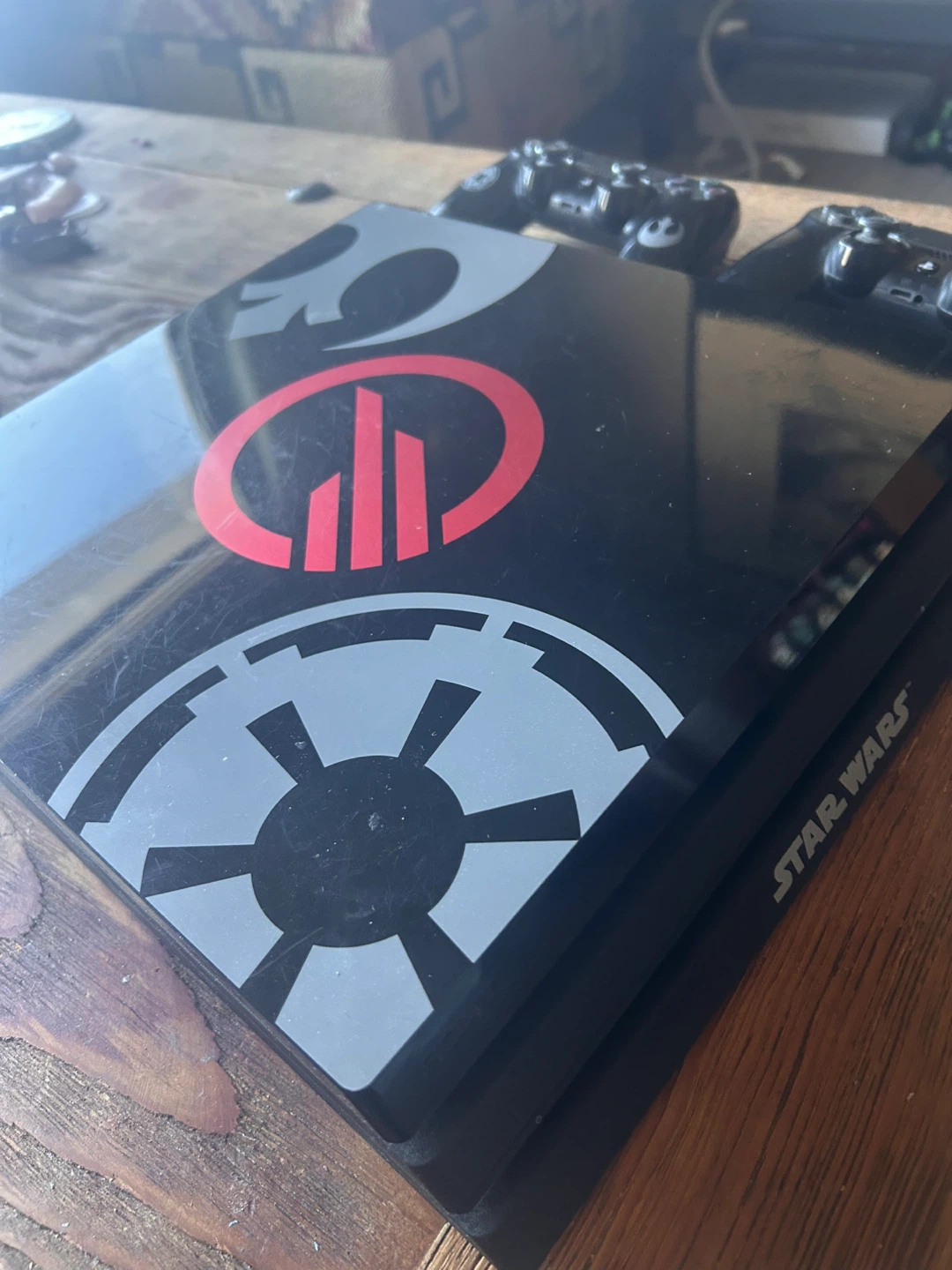 PS4 Star Wars Edition, 2 Controllers + 3 Games