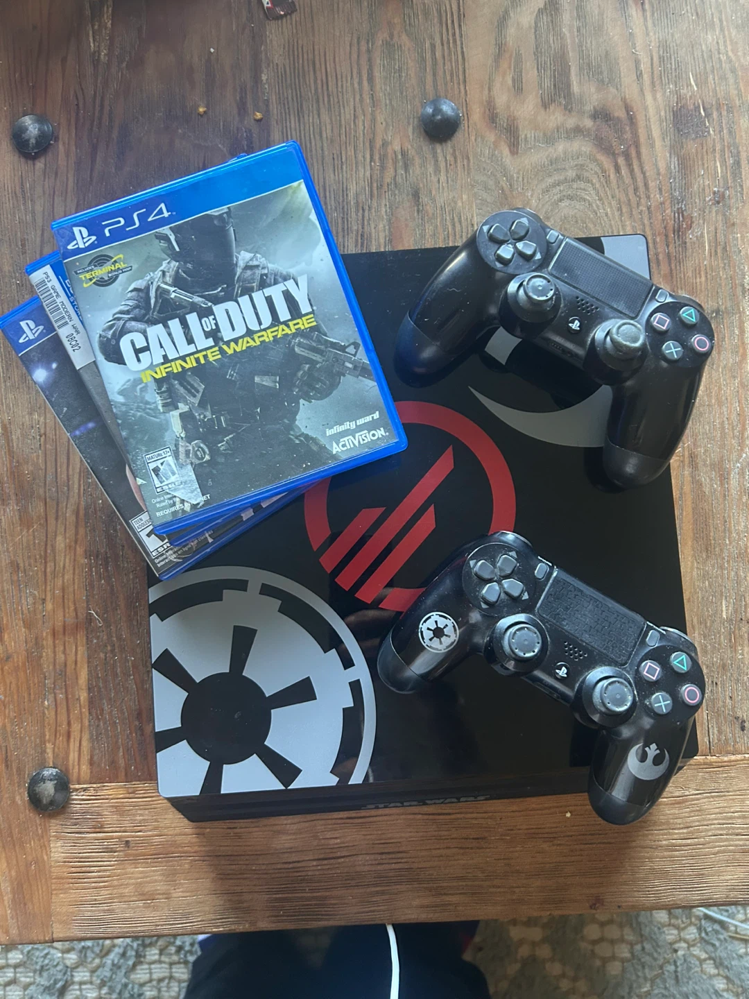 PS4 Star Wars Edition, 2 Controllers + 3 Games - photo 5