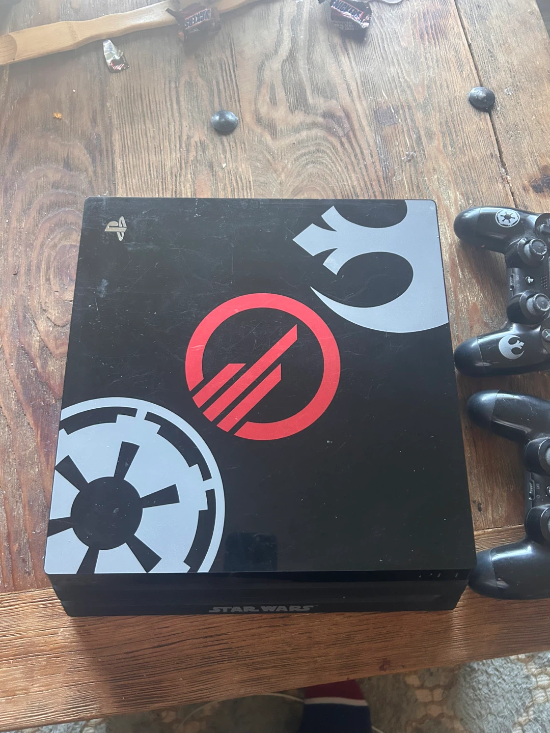 PS4 Star Wars Edition, 2 Controllers + 3 Games - photo 2
