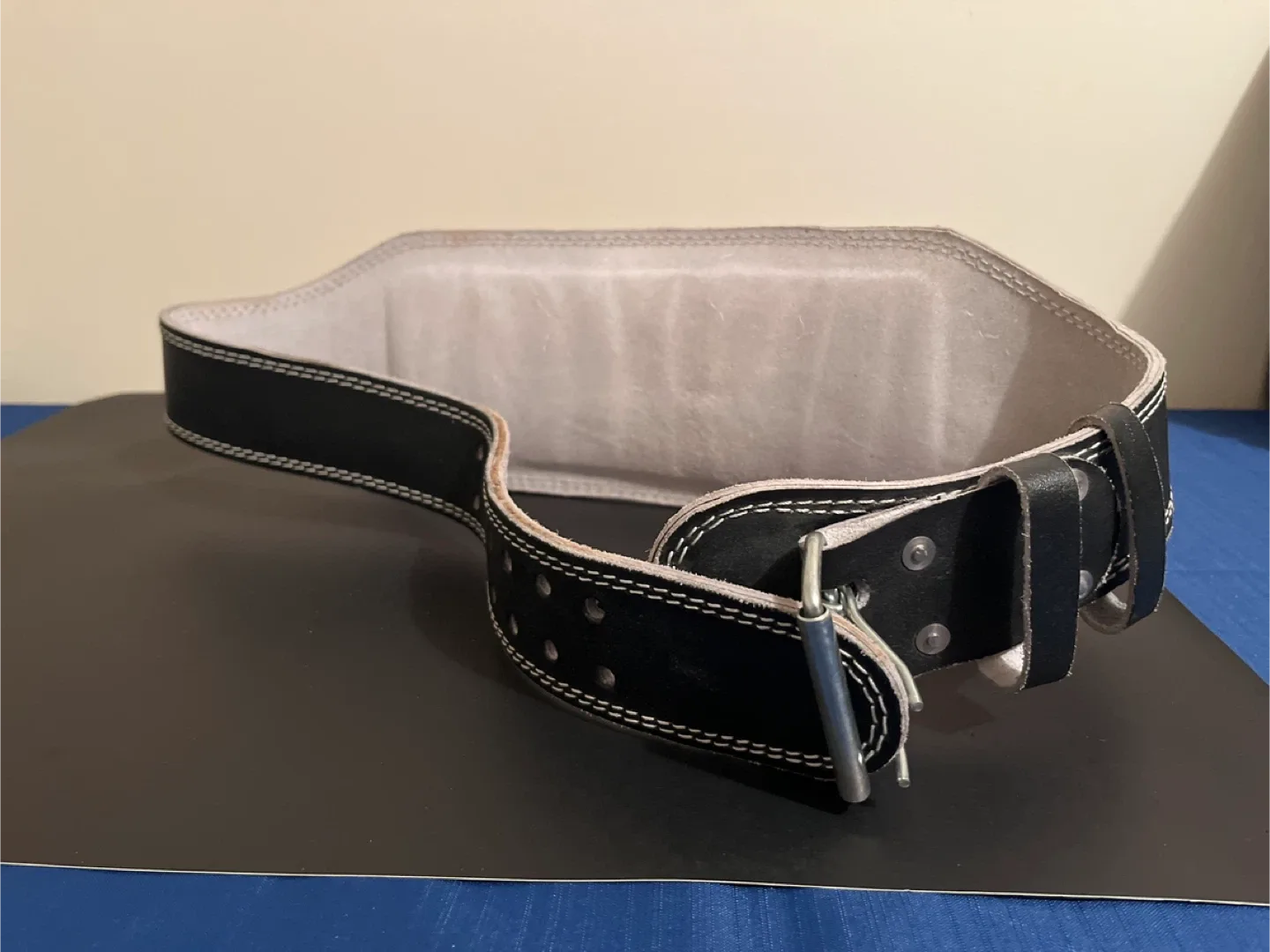 WSF Black Leather Weightlifting Belt image indicator(2)