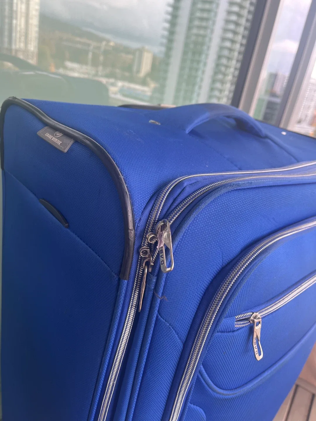 Large Blue Suitcase image indicator(2)